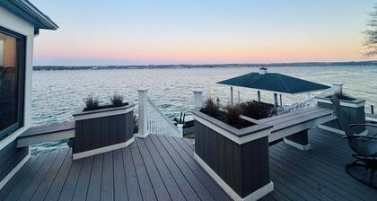 The Lake House- SUMMER STAY-Cozy 3 Bedroom Lake Escape. Unwind by the Water!