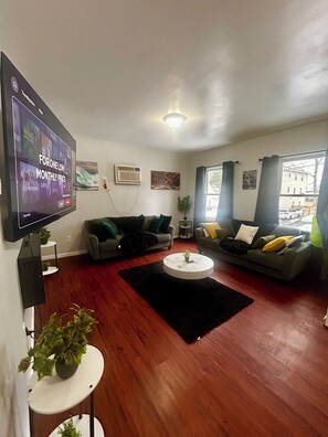 Televisión y chimenea 