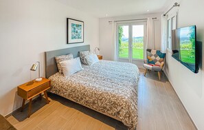 3 bedrooms, travel cot, free WiFi - Gorgeous home in Speracedes with WiFi (Speracedes)