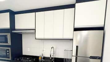 Apartamento luxo, acesso à piscina, vista para a praia | Cozinha privada