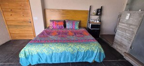 1 habitación, tabla de planchar con plancha, cuna de viaje y wifi 