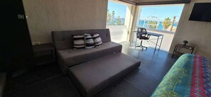 1 habitación, tabla de planchar con plancha, cuna de viaje y wifi 