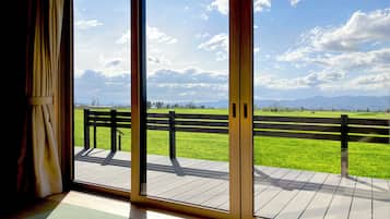 Standard Villa, Balcony, Mountain View | Interior