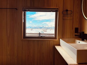 Standard-Villa, Balkon, Bergblick | Badezimmer