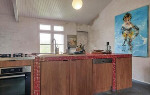 kitchen - Lovely home in Saint-Pierre-d'Oléron (Saint-Pierre-d'Oléron)