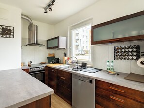 Kühlschrank, Ofen, Herdplatte, Geschirrspüler