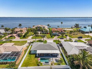 Exterior - Resort-Style Lanai Living with Pool, Spa & Outdoor Kitchen Fun - Lanai Life - Roelens (Cape Coral)