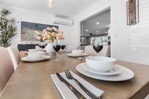 Dining - Resort-Style Lanai Living with Pool, Spa & Outdoor Kitchen Fun - Lanai Life - Roelens (Cape Coral)