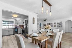 Dining - Resort-Style Lanai Living with Pool, Spa & Outdoor Kitchen Fun - Lanai Life - Roelens (Cape Coral)