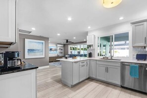 Fridge, microwave, oven, stovetop - Resort-Style Lanai Living with Pool, Spa & Outdoor Kitchen Fun - Lanai Life - Roelens (Cape Coral)