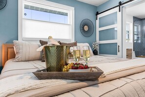 Room - Resort-Style Lanai Living with Pool, Spa & Outdoor Kitchen Fun - Lanai Life - Roelens (Cape Coral)