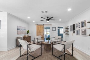 Interior - Resort-Style Lanai Living with Pool, Spa & Outdoor Kitchen Fun - Lanai Life - Roelens (Cape Coral)
