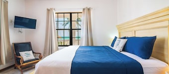 8 br/ Ocean View/Pool/Walk to Centar of San Pedro