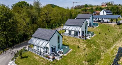 Modernes Haus in den Weinbergen mit gemeinsamer Sauna