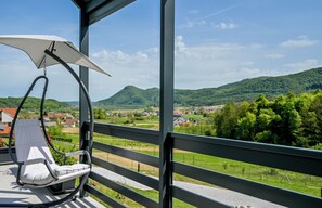 Property grounds - Modern vineyard home with private jacuzzi (Margečan)