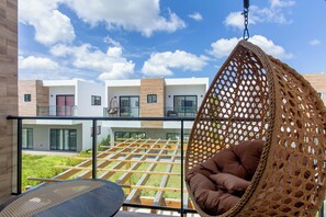 Property grounds - 3-bedroom villa in tranquil Punta Cana with Private Pool (Punta Cana)