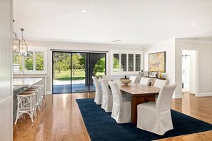 Dining - Southern Highlands Villa, Spacious, Gardens, Pool (Bundanoon)