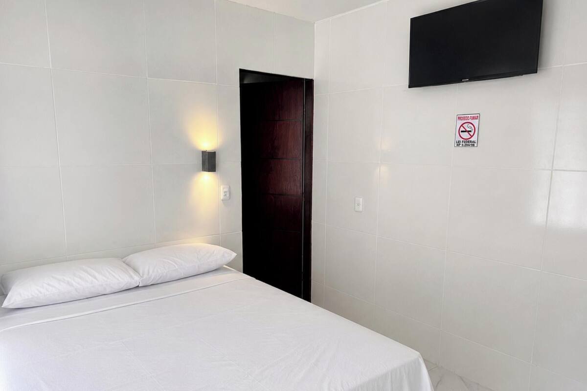 Suíte Casal Térrea - Pousada On the Beach - Aquiraz | Premium bedding, free WiFi, individually decorated