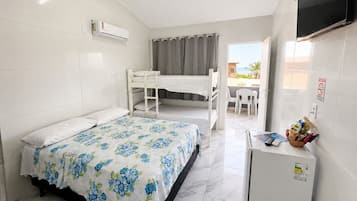 Suíte Quadrupla Superior Vista Mar - Pousada On the Beach - Aquiraz | Roupas de cama premium, Wi-Fi de cortesia, individualmente decorados