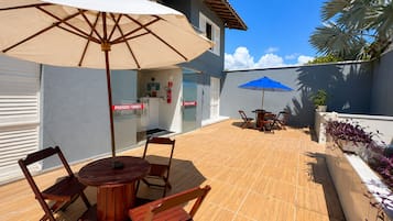 Suíte Quadrupla Superior Vista Mar - Pousada On the Beach - Aquiraz | Restaurante al aire libre