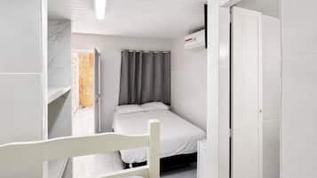 Suíte Quadrupla Térrea - Pousada On the Beach - Aquiraz | Ropa de cama de alta calidad, wifi gratis, decoración individual