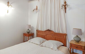 Iron/ironing board, travel cot, free WiFi - Lovely home in Suèvres with heated swimming pool (Suèvres)