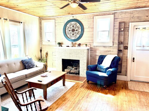 Alumni House,1 bedroom apartment right beside Harding University no cleaning fee