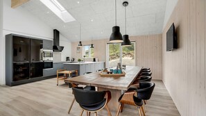 Fridge, microwave, oven, stovetop - VillaVilla 945 - Løkken, Nordjylland (Løkken)