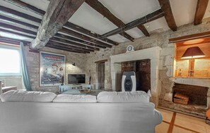 Smart TV, fireplace - Charmante maison au calme (Mouton)
