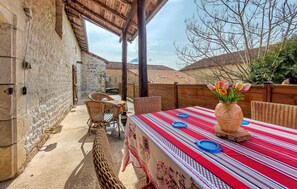Outdoor dining - Charmante maison au calme (Mouton)