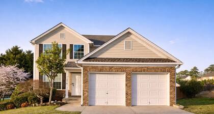 Hot tub Home near Lake Lanier & Mall of Georgia