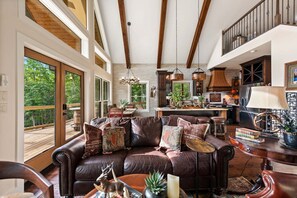 Smart TV, fireplace - Blue Raven Lodge -Long Distance Mountain Views | Fireplace (Talking Rock)