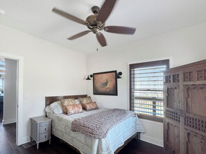 Room - Blue Raven Lodge -Long Distance Mountain Views | Fireplace | (Talking Rock)