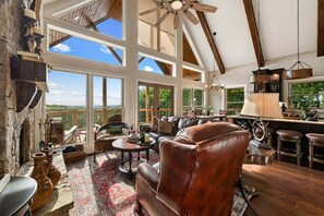 Smart TV, fireplace - Blue Raven Lodge -Long Distance Mountain Views | Fireplace (Talking Rock)