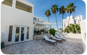 Terrace/patio - Pelegrina Beach Haus 6BR Chef Powered G SJ (San Juan)