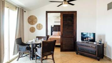 Apartment, 1 Queen Bed, Patio (Costa Bonita 904)