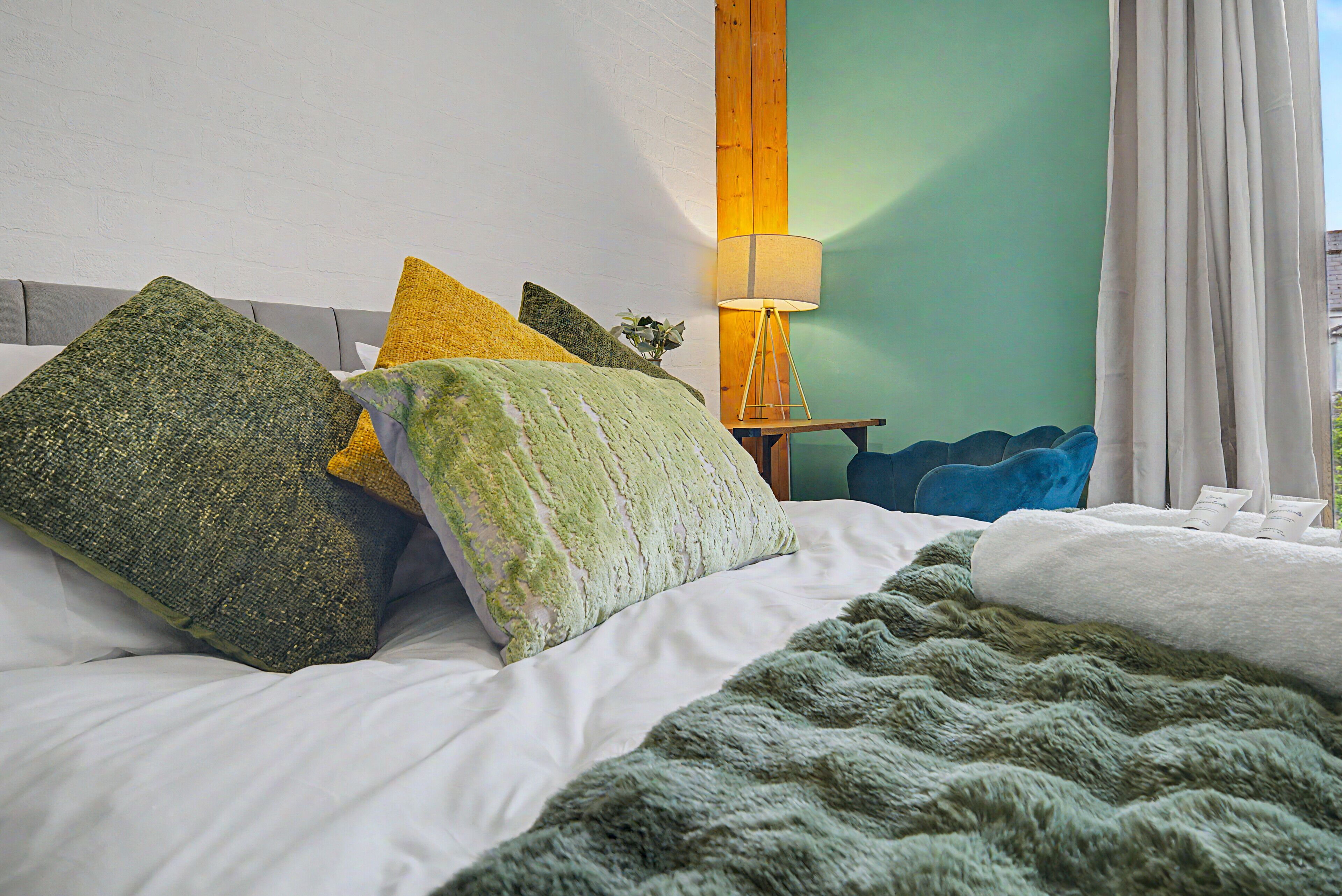 3 habitaciones, tabla de planchar con plancha, wifi y ropa de cama 