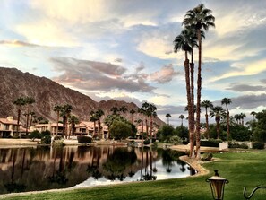 Property grounds - Relax in this 2BR/2.5BA home in La Quinta overlooking a peaceful pond near PGA West Golf Course. (La Quinta)