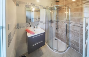 Shower - Nice home in Mirepeisset with WiFi (Mirepeisset)