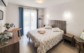 3 bedrooms, travel cot, free WiFi - Gorgeous home in Mirepeisset with outdoor swimming pool (Mirepeisset)