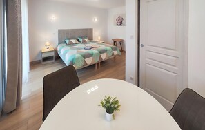 2 bedrooms, travel cot, free WiFi