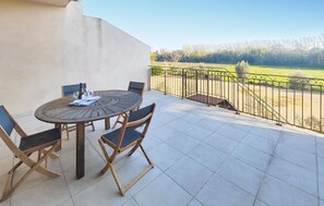 Outdoor dining - Lovely home in Mirepeisset with swimming pool (Mirepeisset)