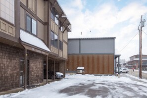 Exterior - New! Cozy 2bed condo in the heart of Whitefish — rustic charm meets downtown convenience. (Whitefish)