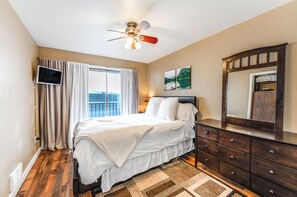 Room - New! Cozy 2bed condo in the heart of Whitefish — rustic charm meets downtown convenience. (Whitefish)