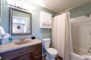Bathroom - New! Cozy 2bed condo in the heart of Whitefish — rustic charm meets downtown convenience. (Whitefish)