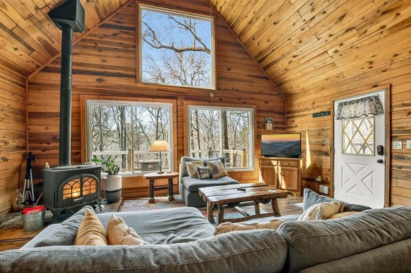 Living area - Serenity Woods - Fireside Relaxation, Pet-Friendly Fun & Scenic Gazebo Views (Blue Ridge)