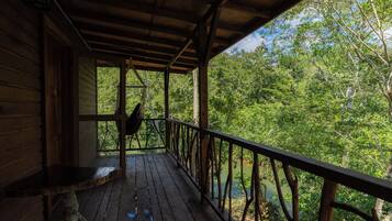 Kabin Comfort, pemandangan sungai | Halaman properti