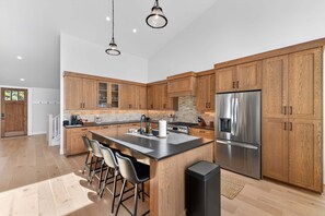 Private kitchen - Summit House- new home, sleeps 16, quiet neighborhood-, hot tub, pet friendly (McCall)