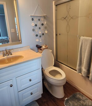 Hair dryer, towels, soap, shampoo - Cozy 2-bed/bath condo with breathtaking view of main channel & MINS TO ANYWHERE. (Osage Beach)