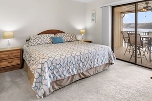 2 bedrooms, WiFi, bed sheets, wheelchair access - Cozy 2-bed/bath condo with breathtaking view of main channel & MINS TO ANYWHERE. (Osage Beach)